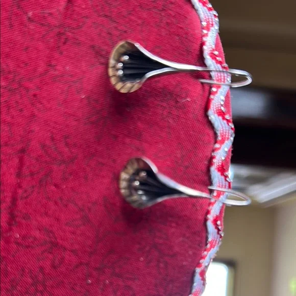 Elegant sterling silver lily Earrings - Picture 2 of 4